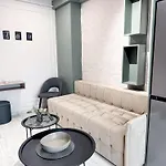 Sky Escape - Private Parking, Kingsize Bed &