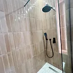 Sky Escape - Private Parking, Kingsize Bed & Lägenhet Cluj-Napoca