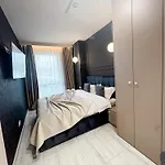 Lägenhet Sky Escape - Private Parking, Kingsize Bed &
