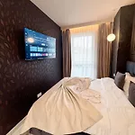 Sky Escape - Private Parking, Kingsize Bed & Cluj-Napoca