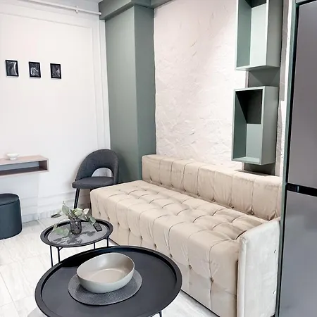 Sky Escape - Private Parking, Kingsize Bed &