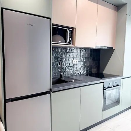 Apartment Sky Escape - Private Parking, Kingsize Bed &
