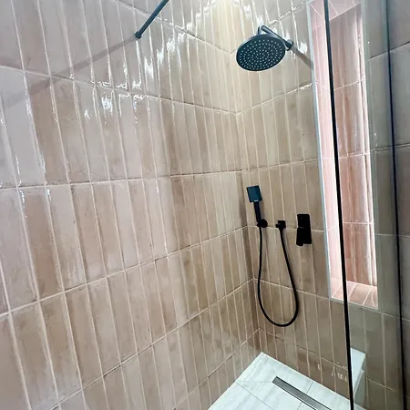 Sky Escape - Private Parking, Kingsize Bed & شقة كلوج-نابوكا