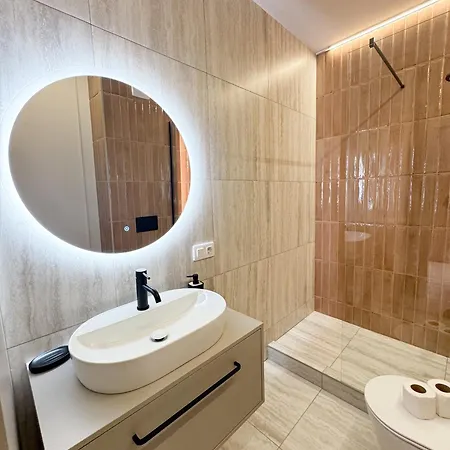 Sky Escape - Private Parking, Kingsize Bed & شقة *