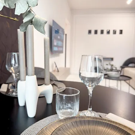 Sky Escape - Private Parking, Kingsize Bed & * Cluj-Napoca