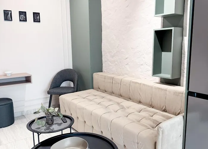 Sky Escape - Private Parking, Kingsize Bed &