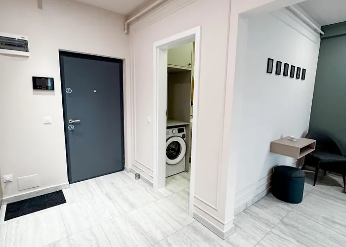 Sky Escape - Private Parking, Kingsize Bed & * Cluj-Napoca