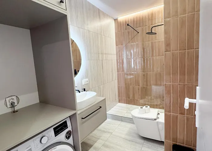 Sky Escape - Private Parking, Kingsize Bed & *