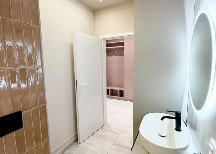 Sky Escape - Private Parking, Kingsize Bed & Apartman Kolozsvár