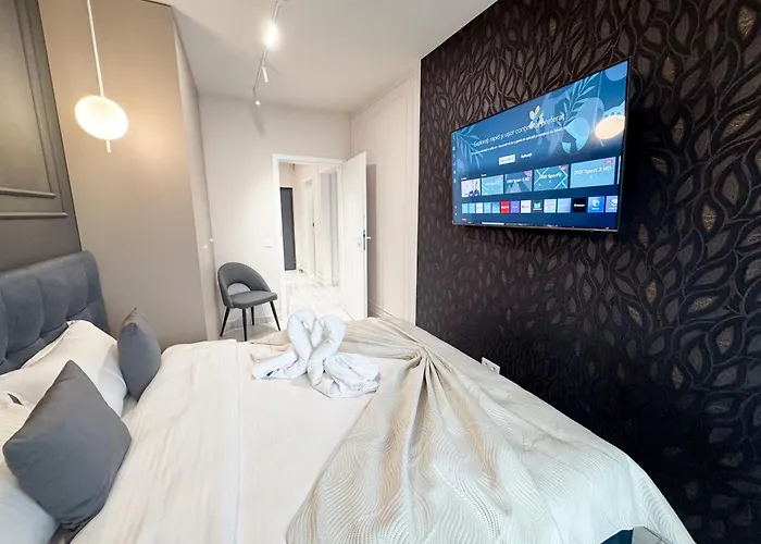 Sky Escape - Private Parking, Kingsize Bed &