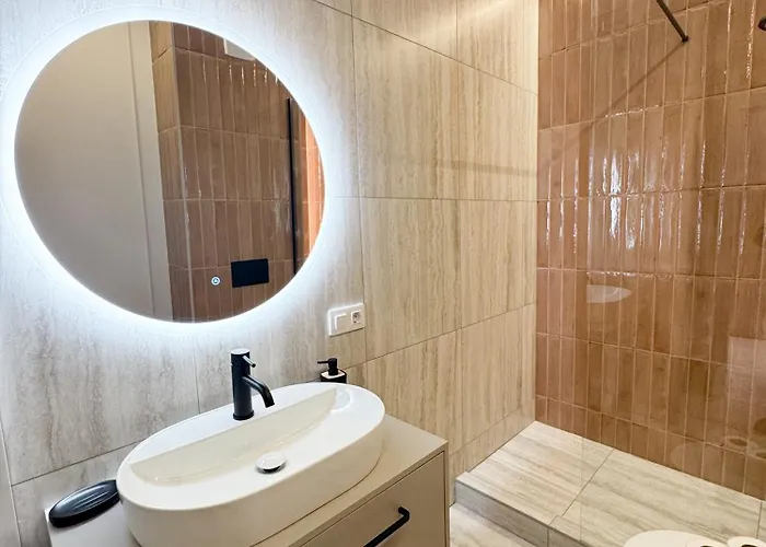 Sky Escape - Private Parking, Kingsize Bed & Apartman *